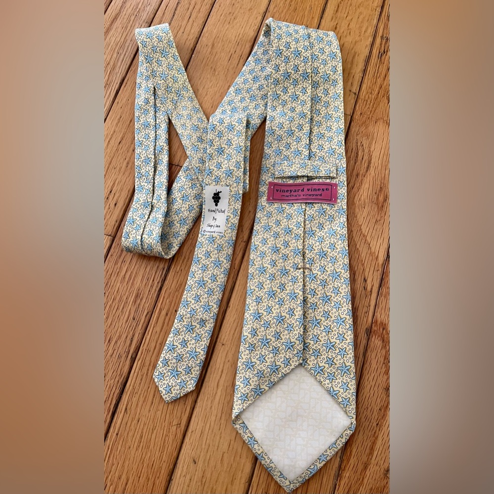 Vineyard vines starfish tie